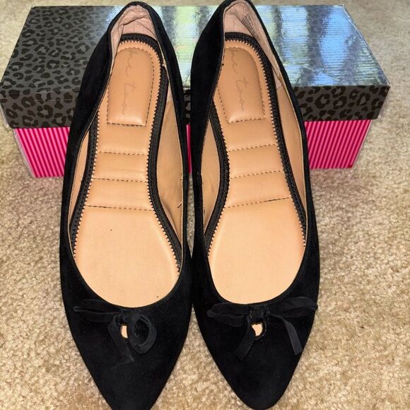 Elegant Black Ballet Flats - Picture 2 of 3